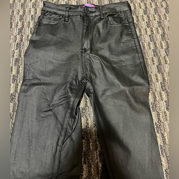Luna Faux Leather Flare Jeans Edikted Size Small - Picture 4 of 13